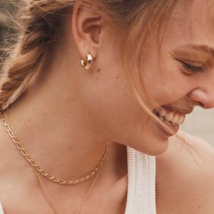 Mikki Metal Huggie Earrings in Gold - view 2